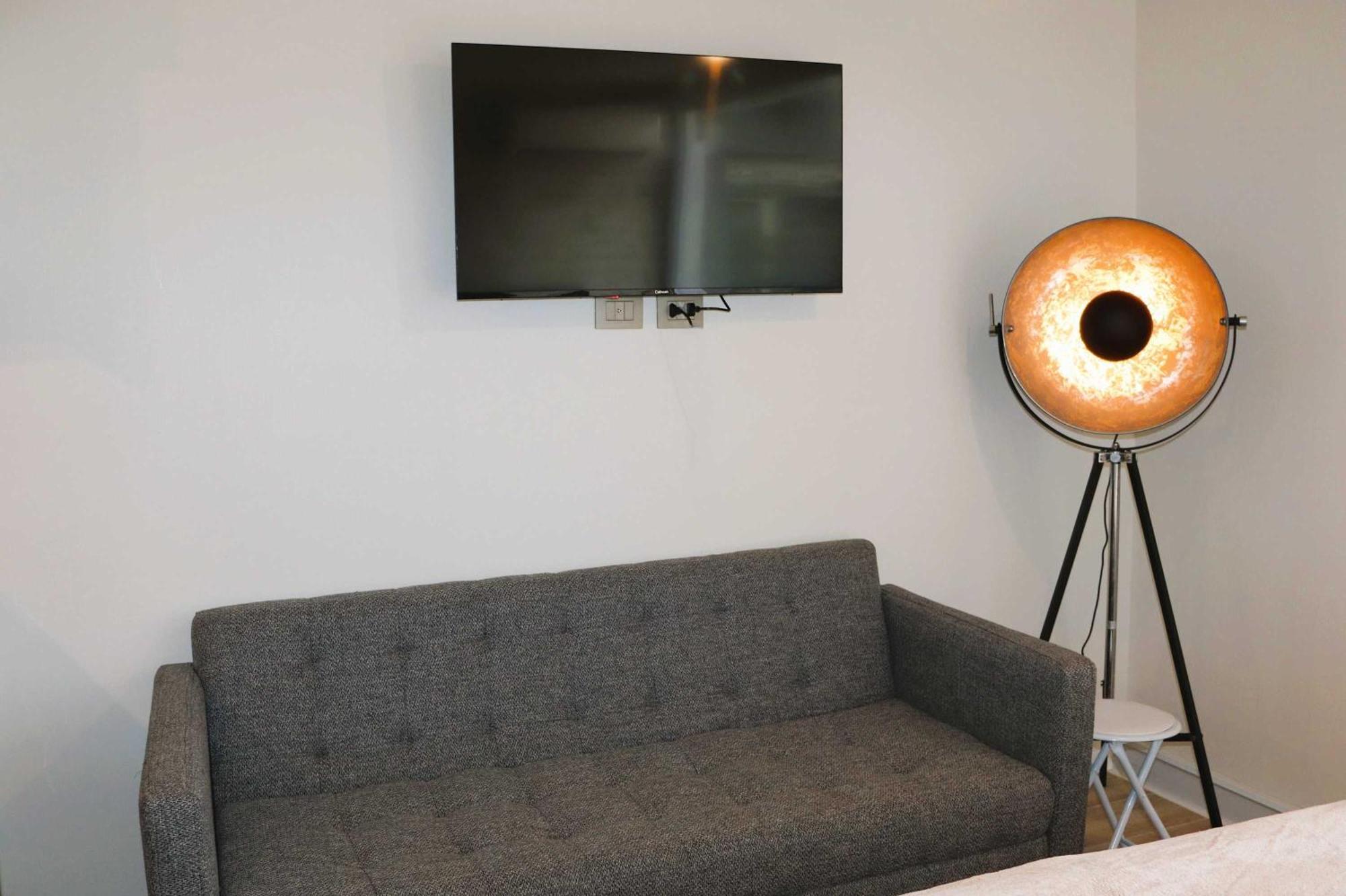 Hom I A Estrenar Estudio Con Airea En Calle Curico *