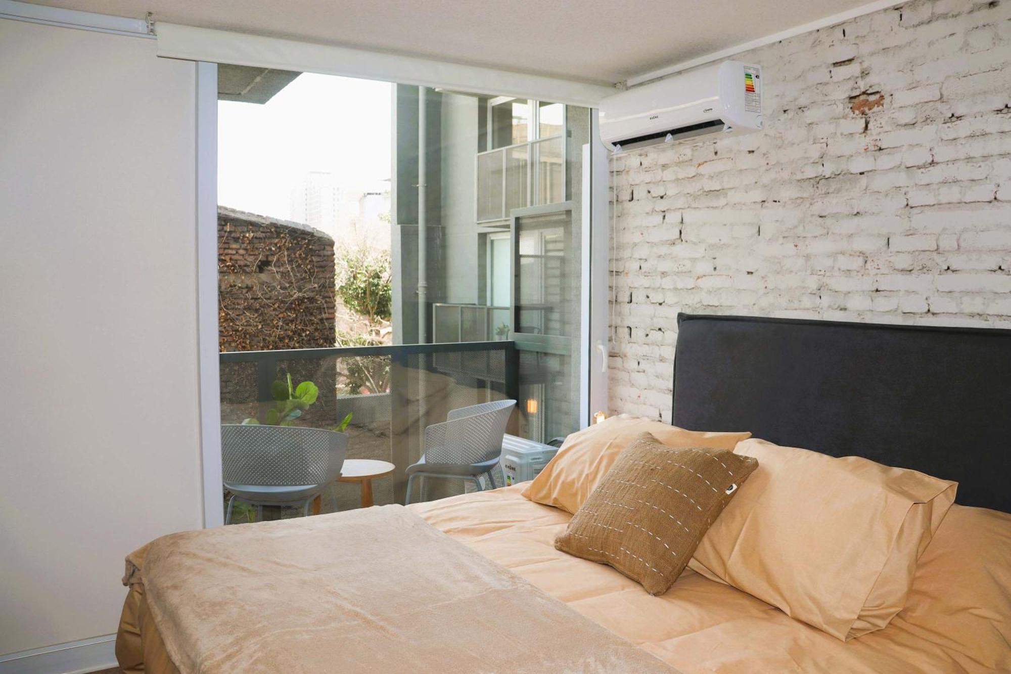 Hom I A Estrenar Estudio Con Airea En Calle Curico Santiago