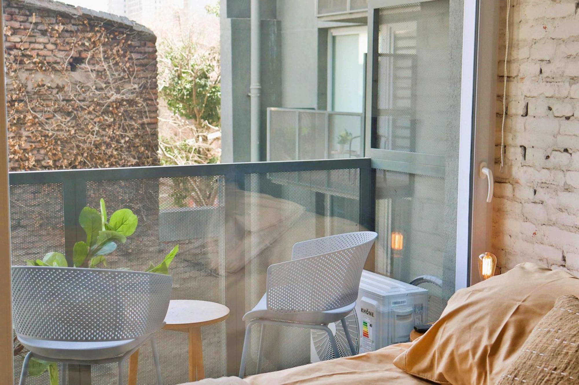 Hom I A Estrenar Estudio Con Airea En Calle Curico * Santiago